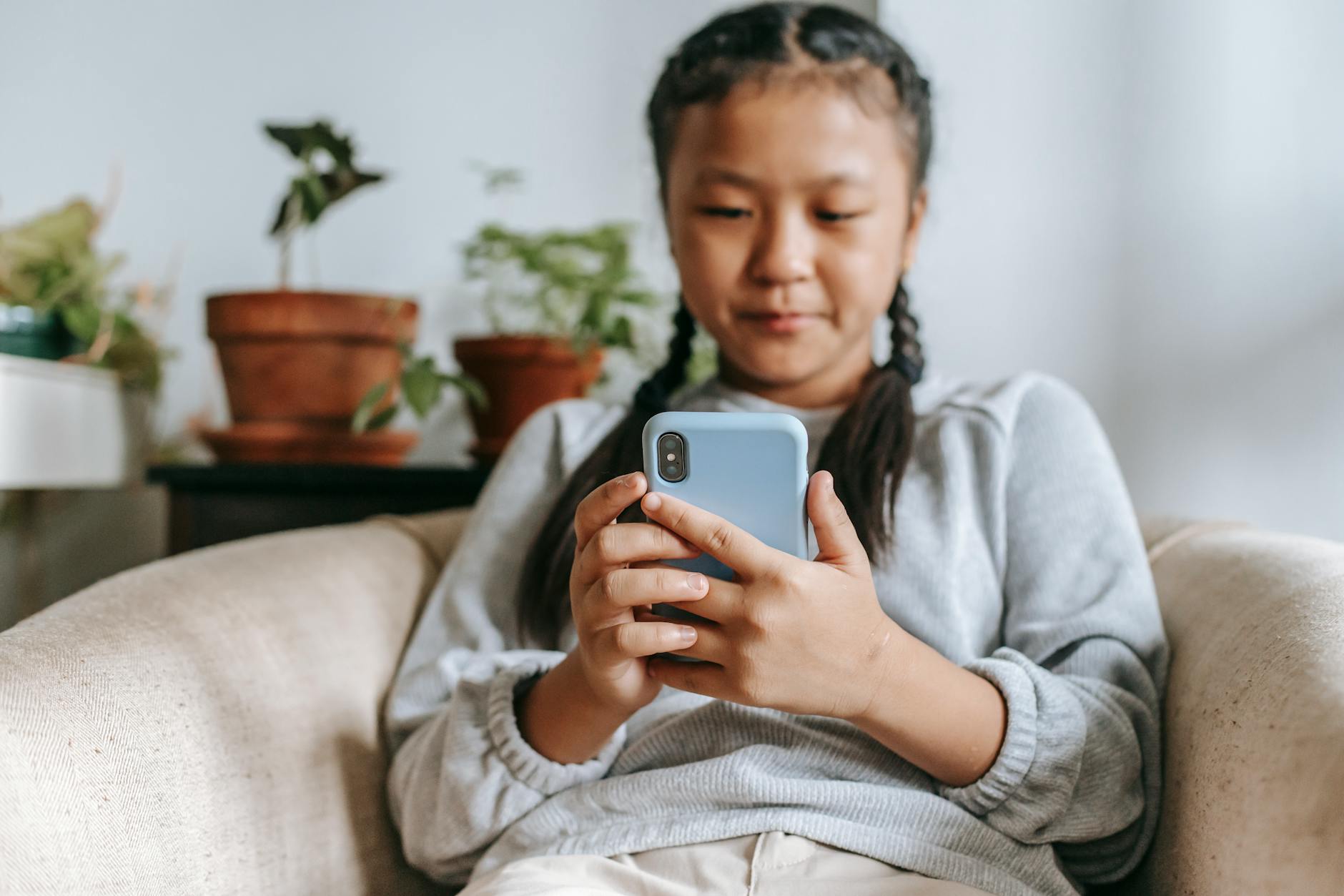Kids, Social Media & Mental Health: What Every Parent Needs to Know (2026 Guide)